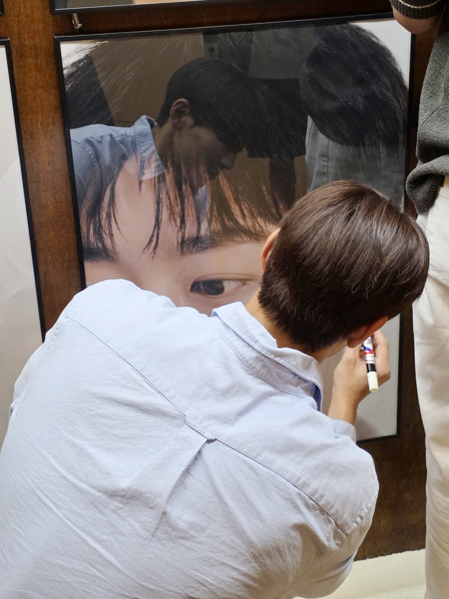 외모 성수기를 보내고 있는
우리 듬직한 리더형 생일이네!!!!!!
항상 볼 때 마다 멋있고 믿음주고 대단하다고 생각이 들어서 따라가게 되는데 그런 모습들 보여줘서 고맙고 앞으로도 고마울 예정이야
우리팀 항상 잘부탁해!!!!!!
생일축하하고 사랑한다 우리형❤‍🔥#기현 #셔누로_완성되는_여름날