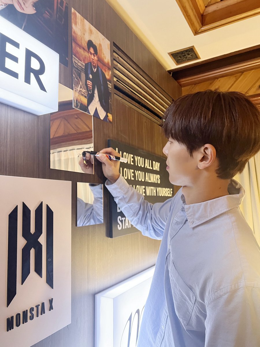 OfficialMONSTAX's tweet photo. 외모 성수기를 보내고 있는
우리 듬직한 리더형 생일이네!!!!!!
항상 볼 때 마다 멋있고 믿음주고 대단하다고 생각이 들어서 따라가게 되는데 그런 모습들 보여줘서 고맙고 앞으로도 고마울 예정이야
우리팀 항상 잘부탁해!!!!!!
생일축하하고 사랑한다 우리형❤‍🔥#기현 #셔누로_완성되는_여름날 https://t.co/pNpAsN1Pq7