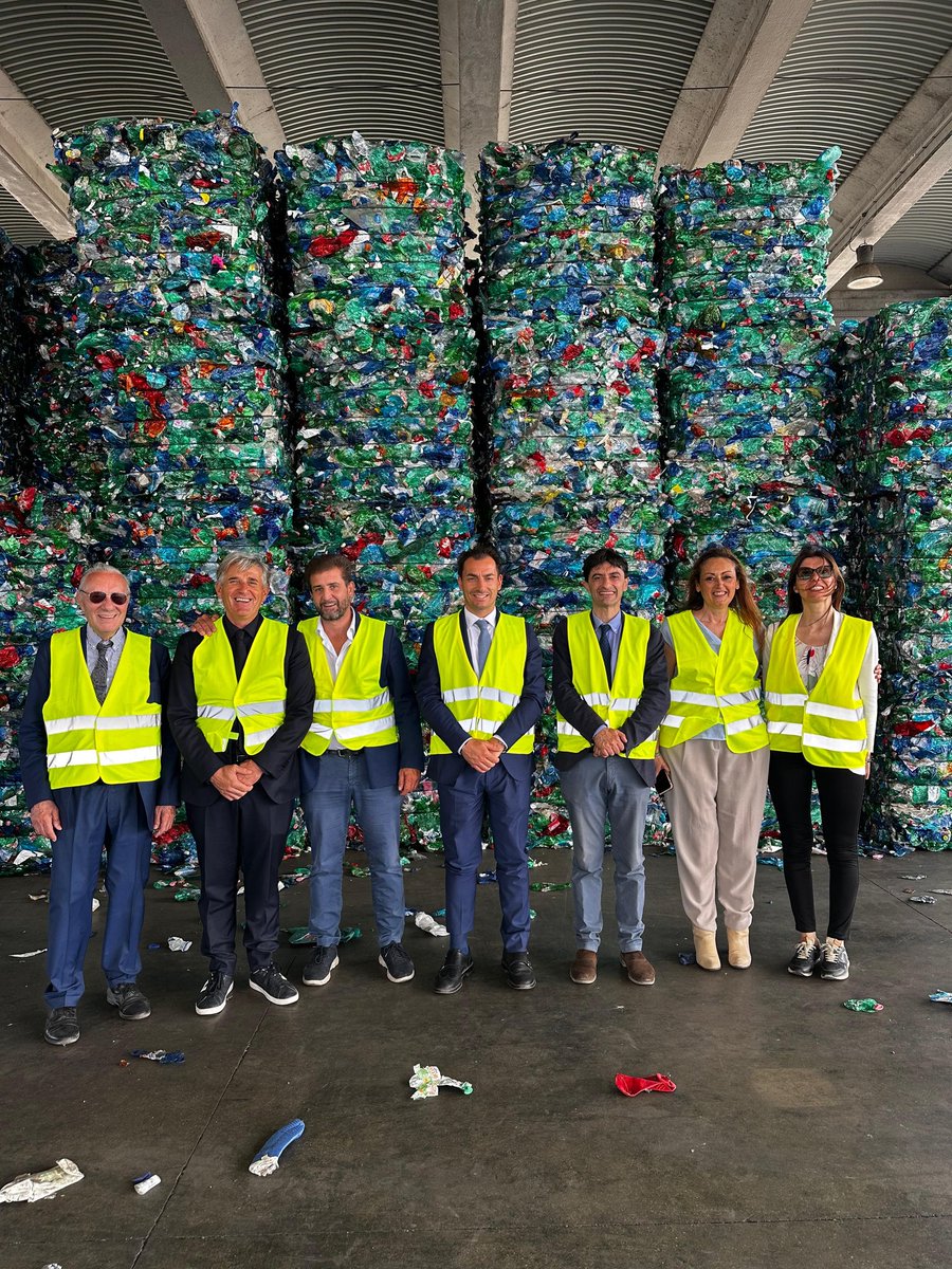 ManfrediPotenti's tweet photo. Continuano i #sopralluoghi della Commissione #Ecoreati in #Toscana.
Stamani siamo a #Pontedera, sul sito #GreenPark, luogo ove sono in corso le #bonifiche dalle ceneri #KEU.
Un secondo sopralluogo presso la sede della ex azienda...
https://t.co/wIwyeFGL2N https://t.co/UzIVEGSfmj