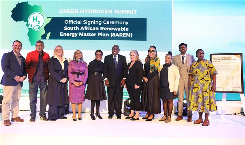President <a href="/CyrilRamaphosa/">Cyril Ramaphosa 🇿🇦</a> launched the South African Renewable Energy Masterplan (SAREM) - a bold, inclusive roadmap co-created by gov’t &amp; public sector.

Proudly supported by #UKPACT &amp; <a href="/thegreencape/">GreenCape</a> . 🌍⚡
#UKwithSA