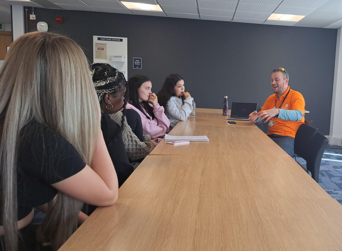YStrathclyder's tweet image. Accelerate Week 1 has been a busy and fun filled week so far for the pupils attending across the seven challenges. 🧪🔬💭🌍
As well as their individual challenge, all pupils participated in a valuable UCAS and SAAS workshop to help prepare them for applying to university.