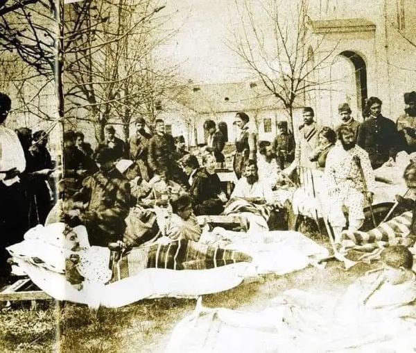 ~ Фотографија:

"Превијалиште у позоришту Вазснесењске цркве."

- Београд, Српско-турски рат 1876. године.