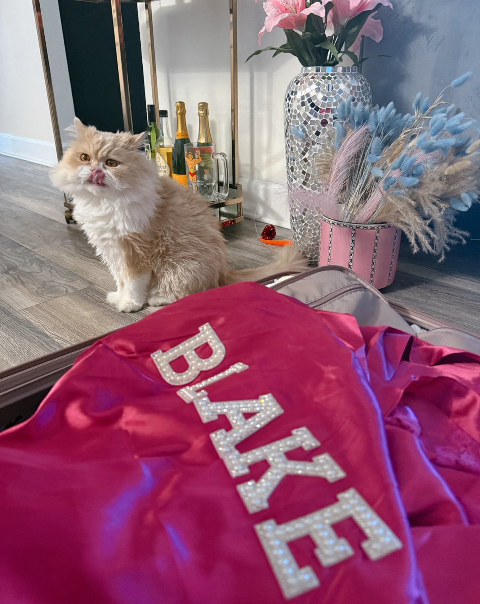 getting ready for girlssssssss night on <a href="/WWENXT/">WWE NXT</a>

see you there <a href="/TheCW/">The CW</a> 8ET/7CT 💅🏼