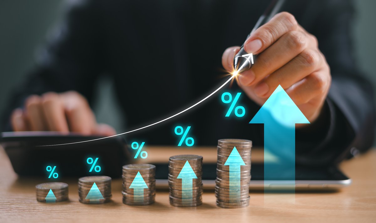 📢 Real estate commission rates are creeping back up. One year after the NAR settlement, we surveyed 800+ agents and found:

💰 Average total commission: 5.44%
🏡 For a median U.S. home ($367,700), that’s $20,000+ in realtor fees.

🔹 Listing agent: 2.77%
🔹 Buyer’s agent: 2.67%