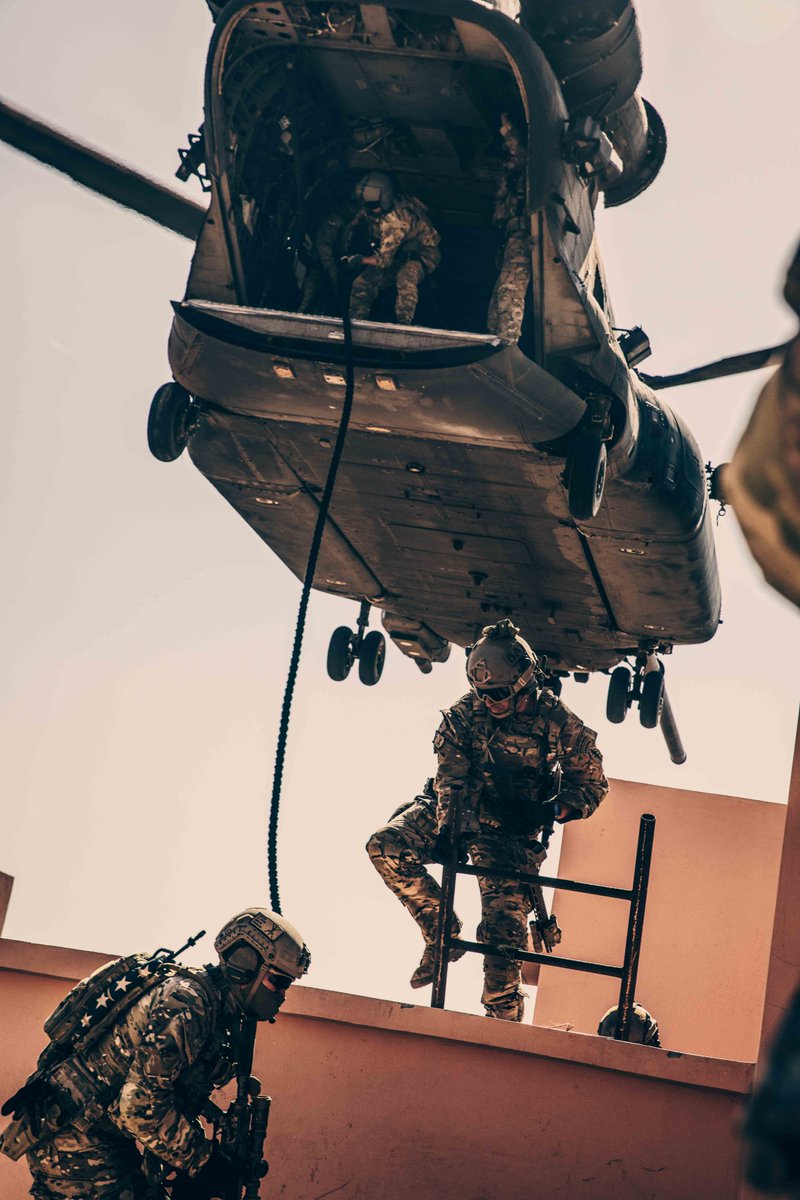 Go160thSoar's tweet image. 160th MH-47 Pilots and Crew Chiefs are ready for anything. On time and on target no matter the obstacles in front of them. Learn More and Apply at go160thSOAR.com
#SpecialOperationsAviation #ArmyAviation #GoArmySOF #GoBeyondTheConventional