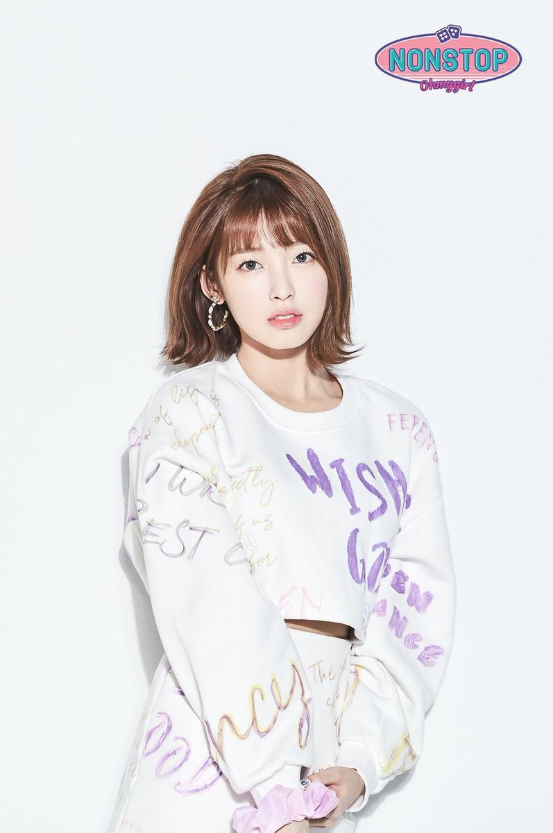 keitadj3's tweet photo. #OHMYGIRL アリン、誕生日おめでとう🎉🎂🎊

99年6月18日釜山生まれ。釜山でのファンサイン会には家族が頻繁に訪れる。特に2歳下の弟の目撃談が多い。チームでは末っ子だが家では長女である。ソウル公演芸術高校の同期である宇宙少女ダヨンと公私に渡り仲が良い。「清純の代名詞」である
#HAPPYARINDAY https://t.co/Ur8mK94c3j