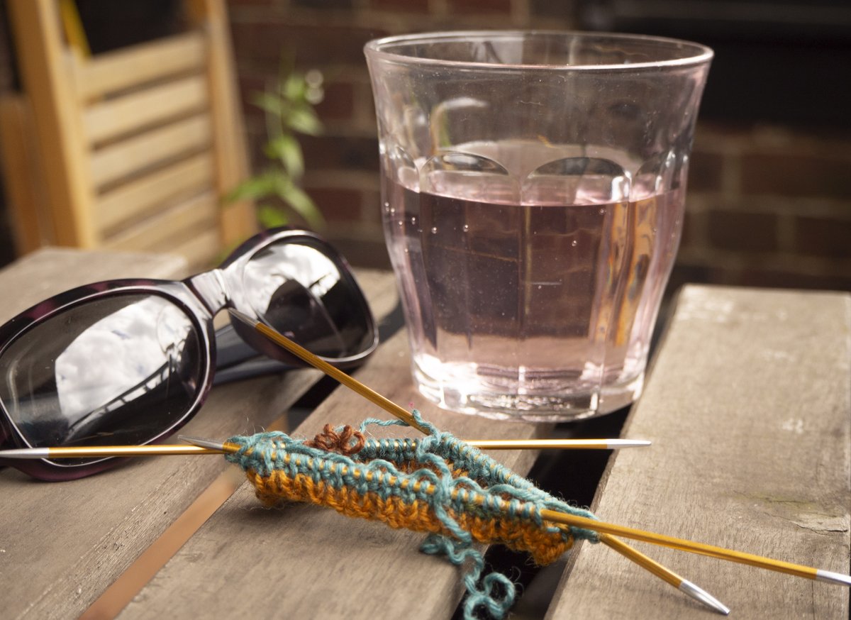 A lot of us are getting some summer weather this week - so it's time to remind you of our top tips for knitting in the heat. Find them on the blog at ukhandknitting.wordpress.com/2019/07/22/top…