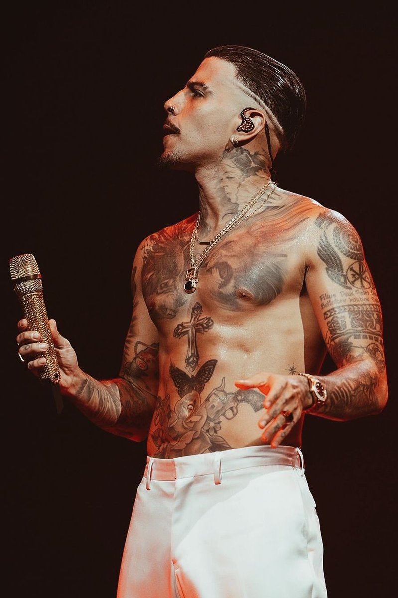 rauw alejandro really fed the girls and the gays this tour