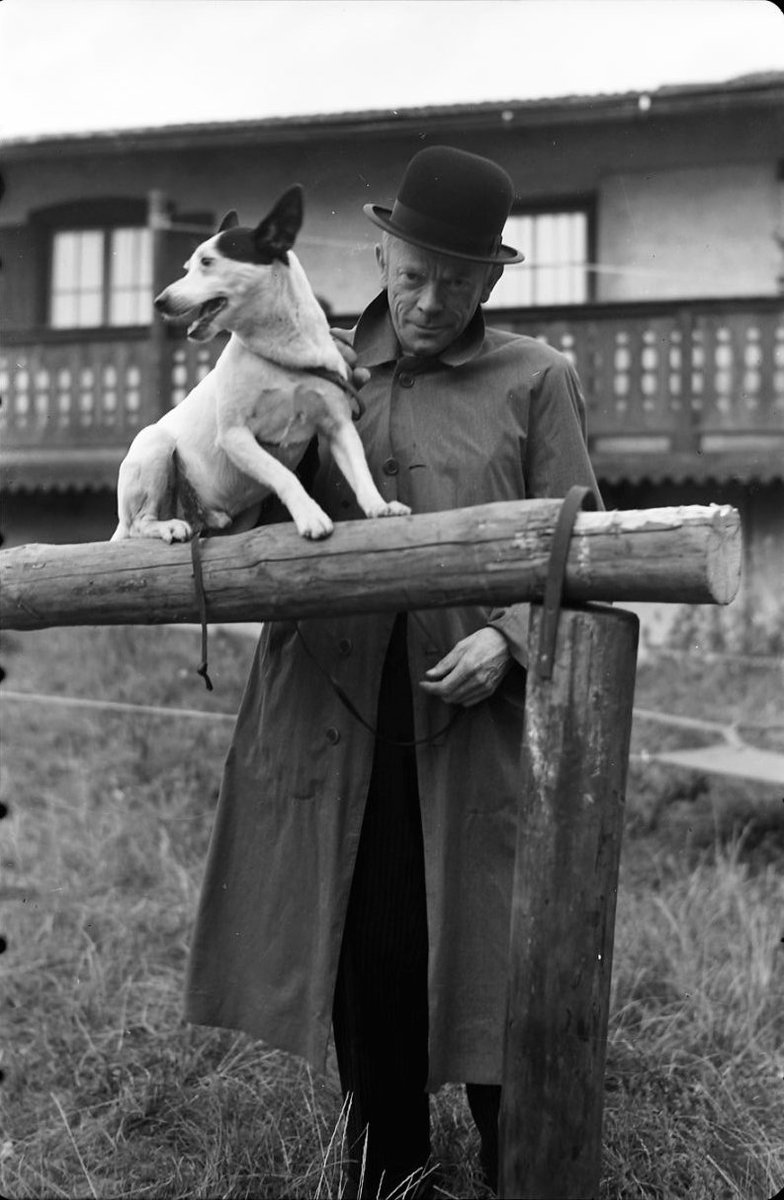 unpaginated's tweet photo. I've been commissioned by @theater_matters to translate a short play by the actor and comedian Karl Valentin, a collaborator with Bertolt Brecht, an inspiration to Samuel Beckett, and, like both, an adept of gallows humor. https://t.co/QkRPHsqSxN