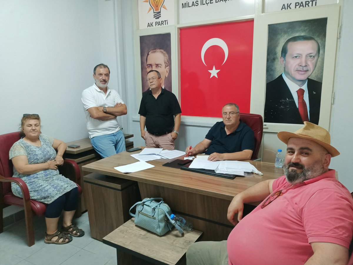 📍Milas 

Salı Günleri Halk Buluşmalarımız Yine Çok Kalabalık ve Samimi Geçti Milasımız İçin Durmadan Yorulmadan Çalışmalara Devam Ediyoruz 

Bizleri Yanlız Bırakmayan Muhtarlarımza Mahalle Başkanlarımıza ve Partililerimize Çok Teşekkür Ederiz 

#muğla #milas #milasakparti #salı