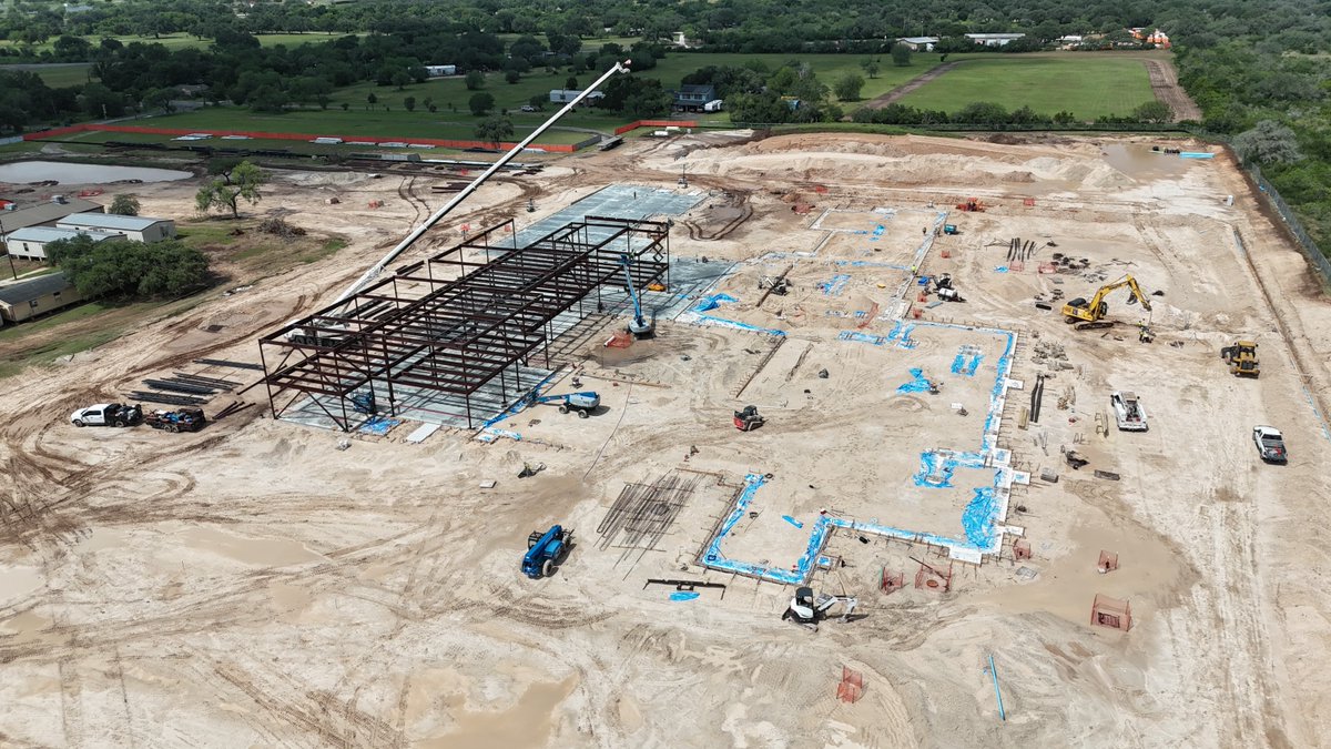 🚧 PROGRESS UPDATE 🚧

School's out for summer, and our #SGCorpusChristi team at the Beeville ISD New Elementary School project has gone vertical! 

#StayTuned and follow along to watch this incredible new facility take shape!

#SGBuildsCommunities #AbsoluteBest #BuildingTexas
