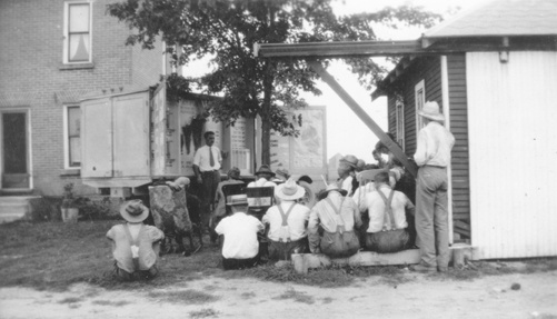 #DYK Farmers could attend talks on labor saving tactics demonstrated by the Michigan State College Extension Service Emergency Farm Labor Section? This photograph taken on June 22, 1928 shows farmers attending one such talk in Barry County. #MSUHistory