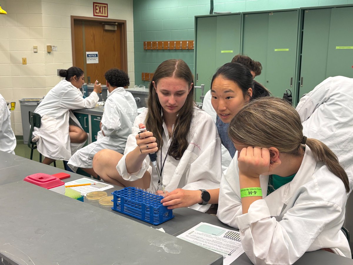 PurdueFoodSci's tweet image. Last week, we welcomed Indiana high school students to Nelson Hall for 4-H Academy. From aquaponics to fermentation to food safety, attendees explored the science behind food while getting a little doughy along the way. We hope inspired a few future food scientists!