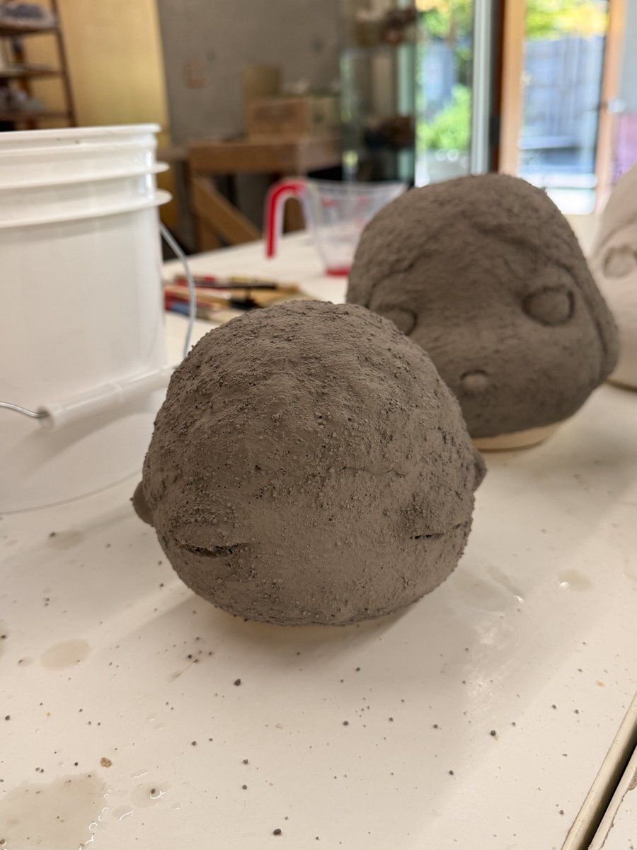 zoewinters_'s tweet image. firing up some raku ceramics today 🪵 gm from this little sleepy guy