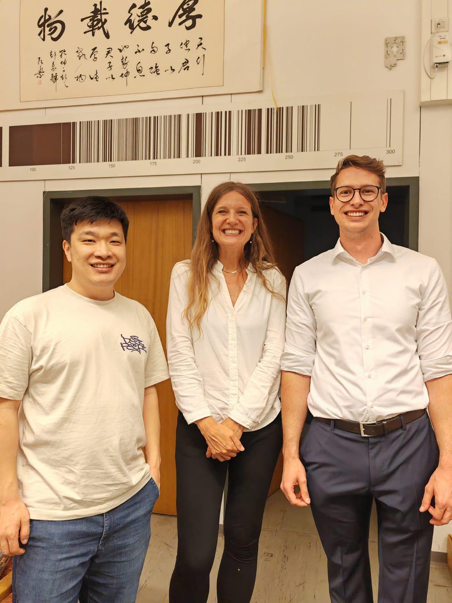 Very proud to congratulate Zihua Niu and Nico Schliwa on the successful defense of their PhD theses, both awarded the highest distinction, summa cum laude.
It has been a privilege to advise them, witness their growth as scientists, and celebrate this milestone together. Congrats!