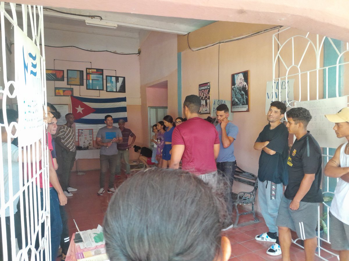 ExtenUnivUDG's tweet photo. #NoALasDrogas La @Universidad_UDG desarrolla actividades en la jornada provincial granmense vs las drogas. Hoy en  nuestra Residencia de Campus 2 El CBU intercambia con Instructores Educativos y estudiantes https://t.co/JTHnSevkjP