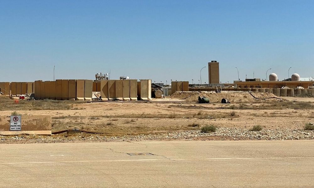 🚨🇮🇷 MASSIVE BLAST AT IRGC HQ IN WESTERN IRAN

A powerful explosion just reportedly rocked the IRGC headquarters in Khomein, a key city in western Iran.

This isn’t some border outpost - Khomein is home turf for major regime operations, and the IRGC’s nerve center.

Details are