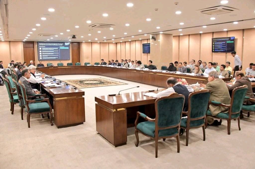 manangh233's tweet photo. Islamabad: Senior Parliamentarian &amp; MNA Dr @ShahNafisa attended the meeting of National Assembly Standing Committee on Finance and Revenue under the Chairmanship of Syed @naveedqamarmna, MNA at Parliament House today.
@BBhuttoZardari @AseefaBZ https://t.co/s2koPGvvUT