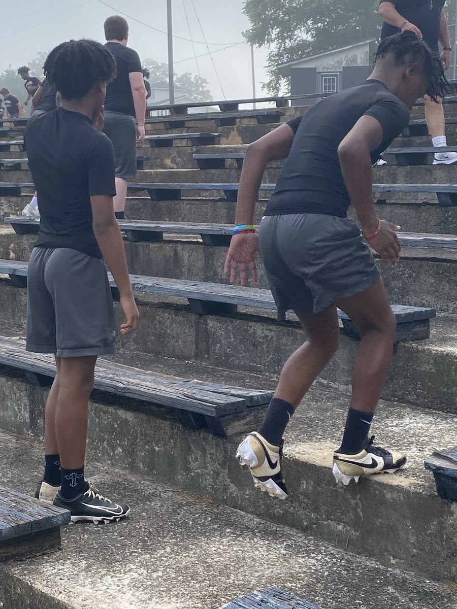 gbi185's tweet photo. @MCMS_Bulldogs 🏈 week 3 of summer conditioning for these young DOGS to get 1% better so they can be ready to stay ready‼️ #gothesecondmile @smalltweed42 @IamaCHAMP91 @MPHSFootball https://t.co/GrxzjJ9mOX