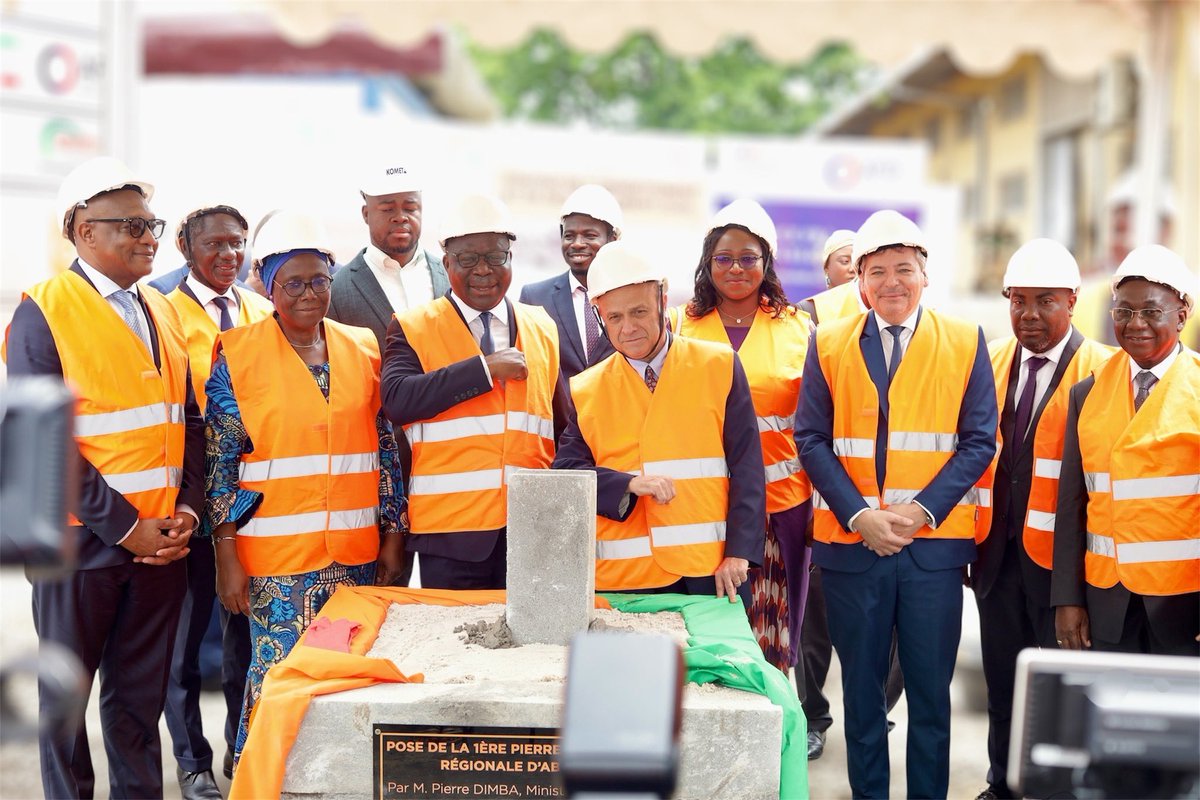 FranceCIV's tweet photo. 🚧Pose de la 1️⃣ère pierre de l’Agence régionale de la #NPSP-CI hier à #Abidjan.

🏥 Un projet soutenu par l’@AFD_France pour renforcer le système de santé et l’accès aux médicaments💊 de qualité.

🤝Une nouvelle étape pour la coopération franco-ivoirienne en matière de santé 🇫🇷🇨🇮 https://t.co/EQ30mASbB5
