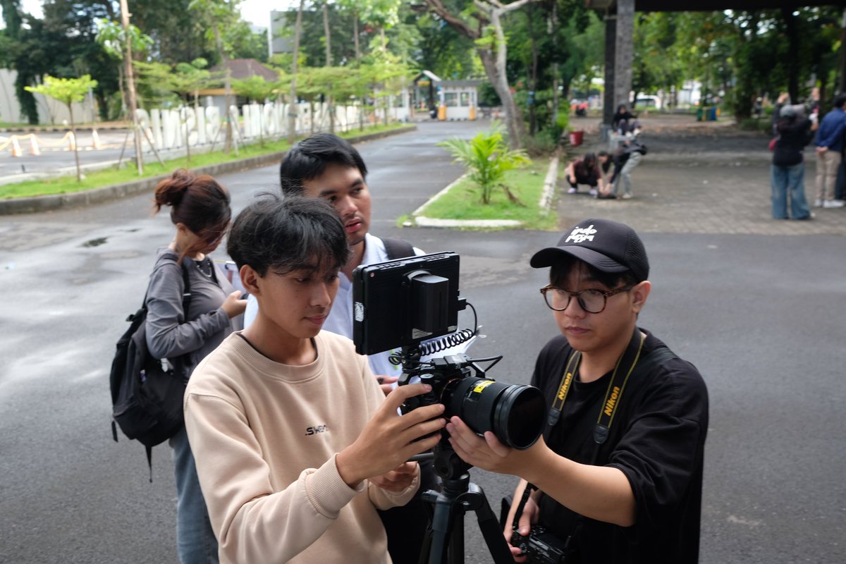 doyonlyone's tweet photo. Laboratorium film bukan cuma fasilitas ini bukti komitmen untuk mendidik kreator masa depan. Bangga jadi bagian dari ekosistem film yang terus tumbuh #banggaupnvjt #h25komdigupnvjt #film https://t.co/LCWFfuPHQ0