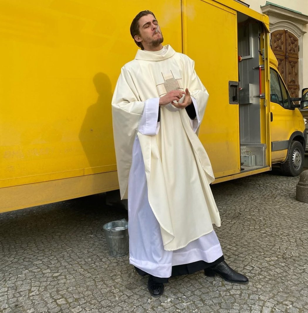 greedcyo's tweet image. just rewatching morrison and i fell love with him again