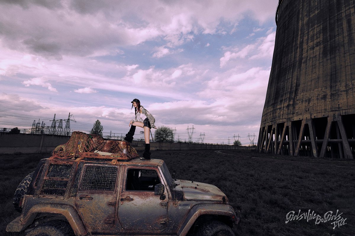 ryuejinr's tweet photo. Sometimes the most beautiful stories bloom in the wasteland. Standing strong where the world stood still, turning decay into art. https://t.co/mnvz4winhW