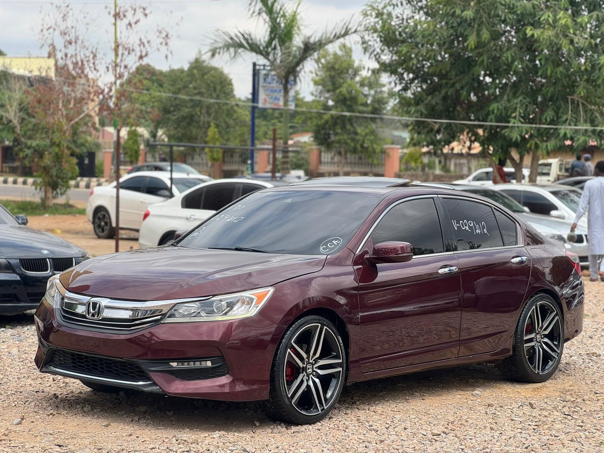ahmerdrufae's tweet image. EXTREMELY CLEAN HONDA ACCORD
Original Duty ✅
2017 Model
Automatic Transmission
Very sound engine
Ac chilling 🥶
Very clean interior
14M only
Everything blessed
Location Kaduna 📍