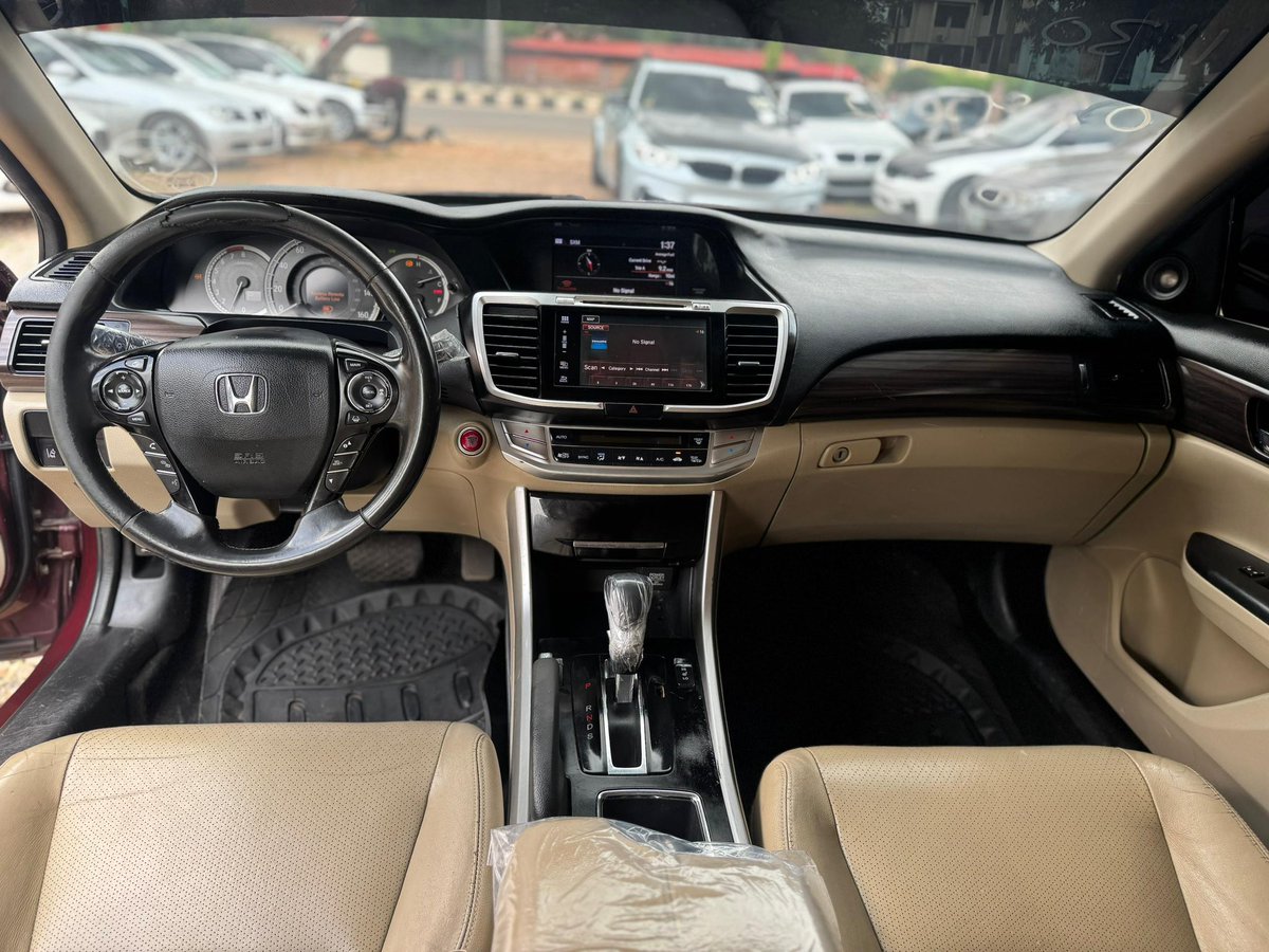 ahmerdrufae's tweet image. EXTREMELY CLEAN HONDA ACCORD
Original Duty ✅
2017 Model
Automatic Transmission
Very sound engine
Ac chilling 🥶
Very clean interior
14M only
Everything blessed
Location Kaduna 📍