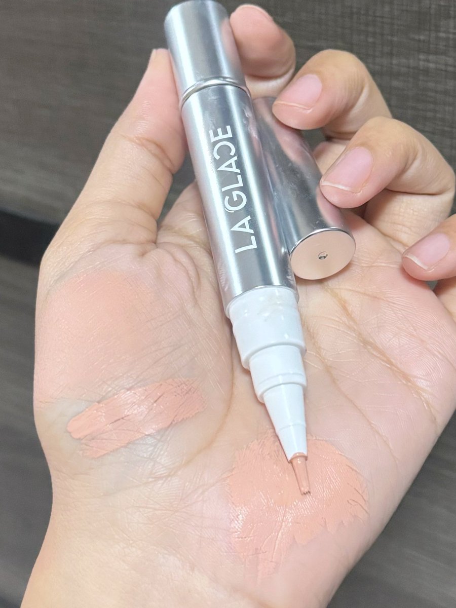 reviewchoey's tweet image. ด้วยเกียรติและศักดิ์ศรีของคนเป็นภูมิแพ้ ใต้ตาดำแพนด้า คอเรคเตอร์ la glace เอาอยู่ เนื้อดูเหมือนเบา แต่ลงใต้ตาแล้วตึ้บสนิท แต่ก็ไม่ตกร่อง ไม่เป็นคราบๆอ่ะ ดีมากกกกกำ ควรแมสกว่านี้ได้โปรดดดดดดดดดดดดดดดด