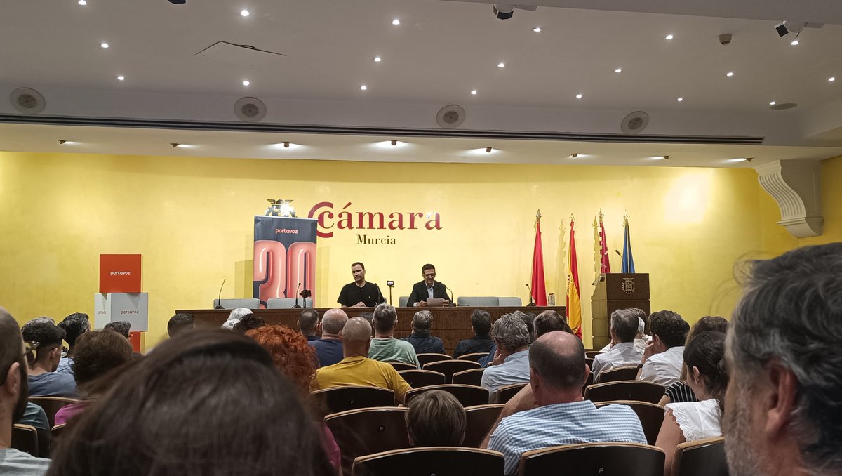 🎙️ Ayer, en la Cámara de Comercio de Murcia, hablamos del presente y futuro de los #medios con <a href="/diazvillanueva/">Díaz Villanueva</a>.

📰 Reflexionamos sobre el impacto de la #eradigital.

🧡 Una charla necesaria para entender hacia dónde va la #comunicación (y cómo no quedarse atrás).