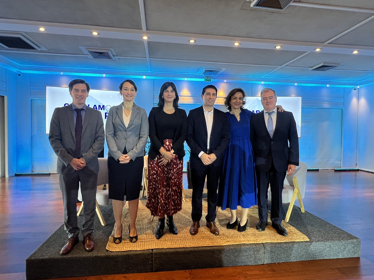 Unión Europea en Uruguay (@ueenuruguay) on Twitter photo <a href="/UEmbUy/">Paolo Berizzi</a> <a href="/eurocamara_uy/">Eurocámara Uruguay</a> <a href="/InspyrameUE/">Inspyrame UE</a> <a href="/CamaraUY/">Cámara de Comercio y Servicios UY 🇺🇾</a> <a href="/CancilleriaUy/">Cancillería Uruguay 🇺🇾</a> <a href="/UruguayXXI/">Uruguay XXI</a> <a href="/Trade_EU/">EU Trade 🇪🇺</a> <a href="/ini_ucu/">INI - UCU</a> <a href="/vanessamock/">Vanessa Mock 🇪🇺</a> <a href="/i_bartesaghi/">Ignacio Bartesaghi</a> <a href="/willietucci/">Willie Tucci🇺🇦</a> Cerramos la instancia “Charlamos con Europa”, un espacio para seguir impulsando el Acuerdo Unión Europea–Mercosur. 🇪🇺🤝🇦🇷 🇧🇷 🇵🇾 🇺🇾
Agradecemos a todos por habernos acompañado en esta instancia. <a href="/UEmbUy/">Paolo Berizzi</a> <a href="/eurocamara_uy/">Eurocámara Uruguay</a> <a href="/InspyrameUE/">Inspyrame UE</a> <a href="/CamaraUY/">Cámara de Comercio y Servicios UY 🇺🇾</a> <a href="/CancilleriaUy/">Cancillería Uruguay 🇺🇾</a> <a href="/UruguayXXI/">Uruguay XXI</a> <a href="/Trade_EU/">EU Trade 🇪🇺</a> <a href="/ini_ucu/">INI - UCU</a> <a href="/vanessamock/">Vanessa Mock 🇪🇺</a> <a href="/i_bartesaghi/">Ignacio Bartesaghi</a> <a href="/willietucci/">Willie Tucci🇺🇦</a> Cerramos la instancia “Charlamos con Europa”, un espacio para seguir impulsando el Acuerdo Unión Europea–Mercosur. 🇪🇺🤝🇦🇷 🇧🇷 🇵🇾 🇺🇾
Agradecemos a todos por habernos acompañado en esta instancia.