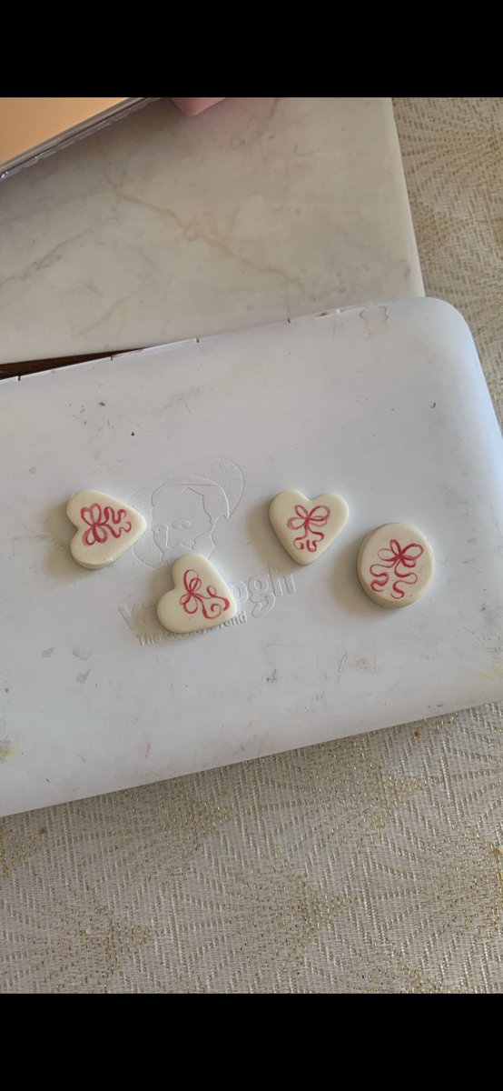 piti woman tweet media