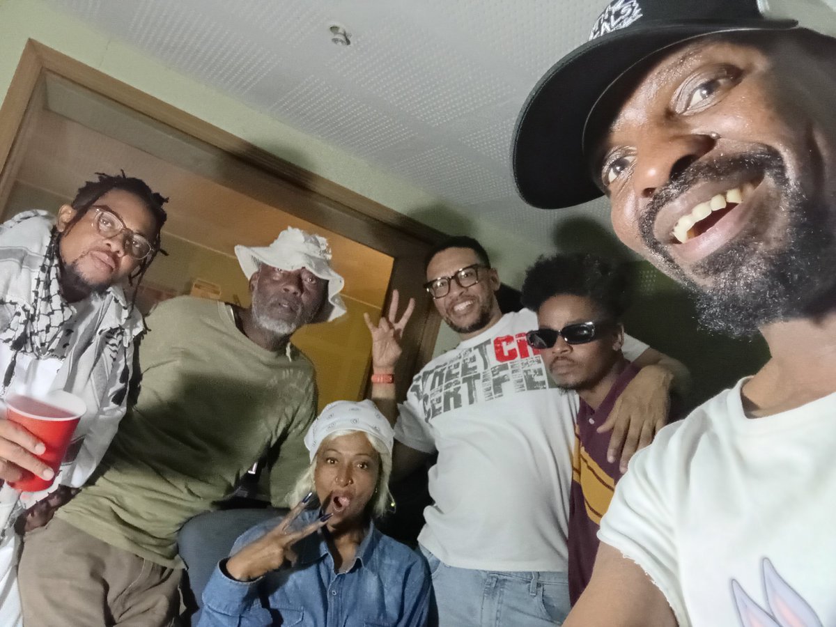 ZeusDeuceAfrika's tweet photo. Nostalgic couple of weeks after destiny took me back to legendary #Kwaito #House #HipHop Production & Performance maestro David "Skizo" Molosi's iconic #TraxStudios where I recorded my 1st recorded group & solo songs! His son Troy cooks too! #3rdMind + #KebZeusSamba ๐ฟ๐ฟ*loading* https://t.co/bV2HI91HkO