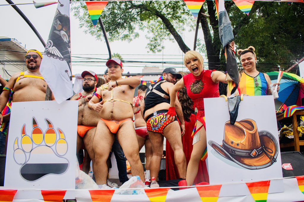Joal_loza's tweet photo. 🐻Pride Bear🔥

Calzón / Gorra - @vladimirtamayomx 
Arnés - @romzmx 
@eagle_antro_bar 

#pride🌈 #pride2025🏳️‍🌈 #gogobear #gogodancer #ositos #panzon #gorditos #ososychubbiesjalisco #ososguadalajara #bearscubsandscruff #lgbt #instabeards https://t.co/KhzebGrDlz