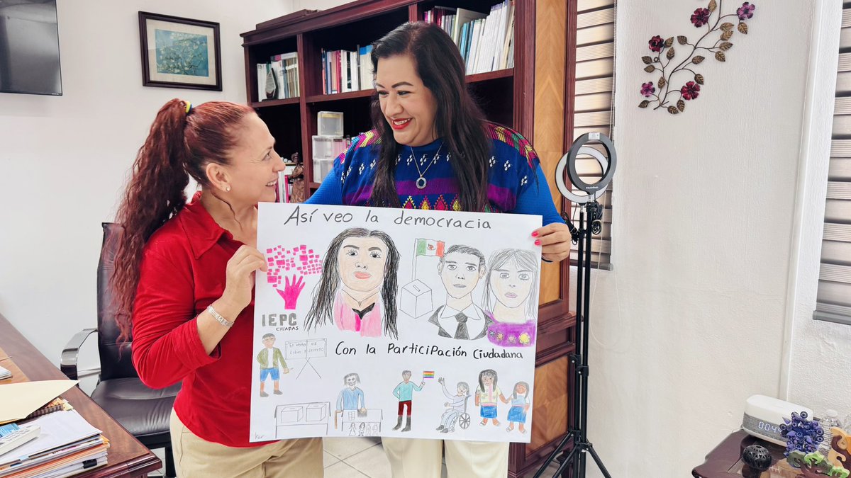 Dejen les comparto este momento tan lindo y emotivo que me ganó el corazón. El hijo de una colaboradora del instituto participó en un concurso de dibujo ✍️ y al expresar “Así veo la democracia” a través de los colores plasmó mi imagen al lado del logo del IEPC. Gracias Arelita 🥰
