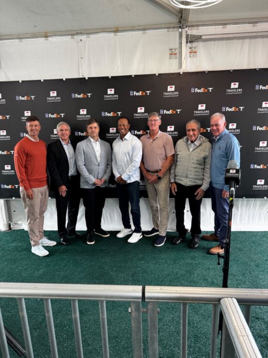 Anand Datla 🇮🇳 (@sportasmile) on Twitter photo Adam Scott and Tiger Woods were on stage to introduce the new CEO of the PGA Tour. <a href="/brianrolapp/">Brian Rolapp</a> Adam Scott and Tiger Woods were on stage to introduce the new CEO of the PGA Tour. <a href="/brianrolapp/">Brian Rolapp</a>