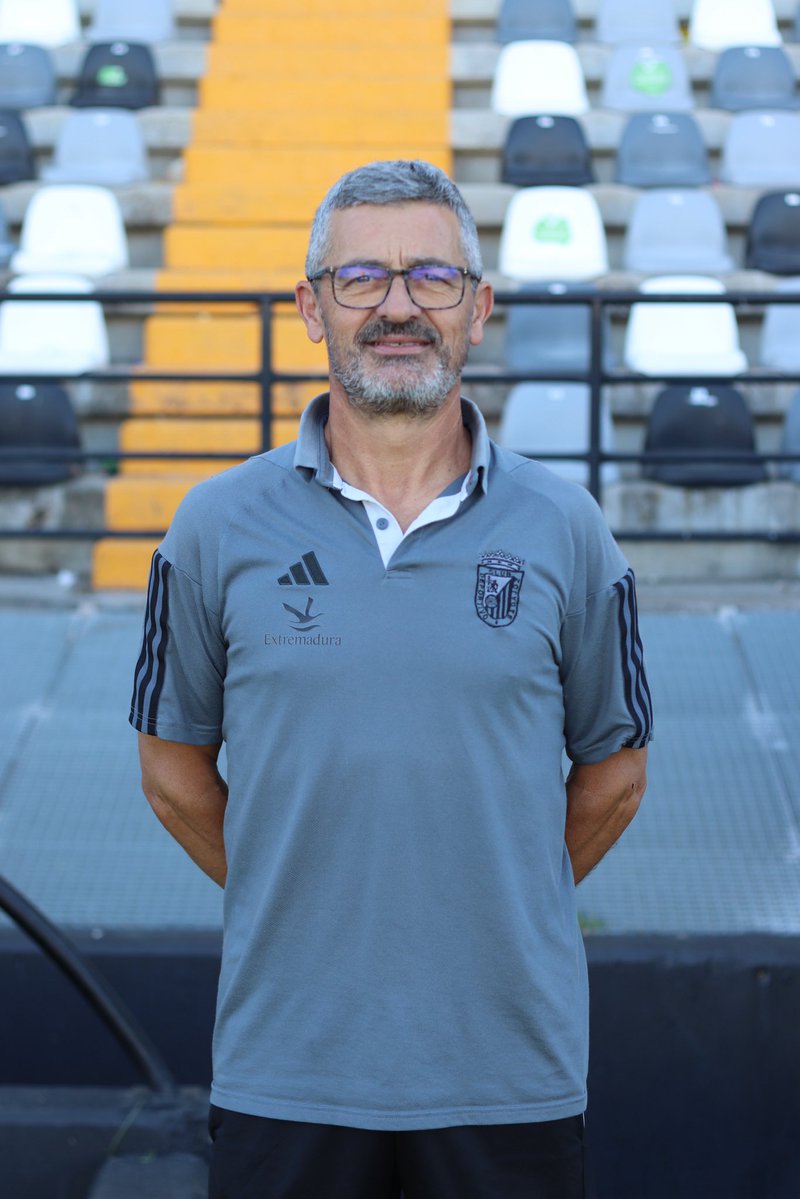 ☑️ 𝐎𝐅𝐈𝐂𝐈𝐀𝐋 : José Luis Concepción, nuevo entrenador del CD Badajoz B para la temporada 2025/2026

🙌🏽 Un entrenador de la casa, conocedor de la categoría que se hace cargo de nuestro equipo filial