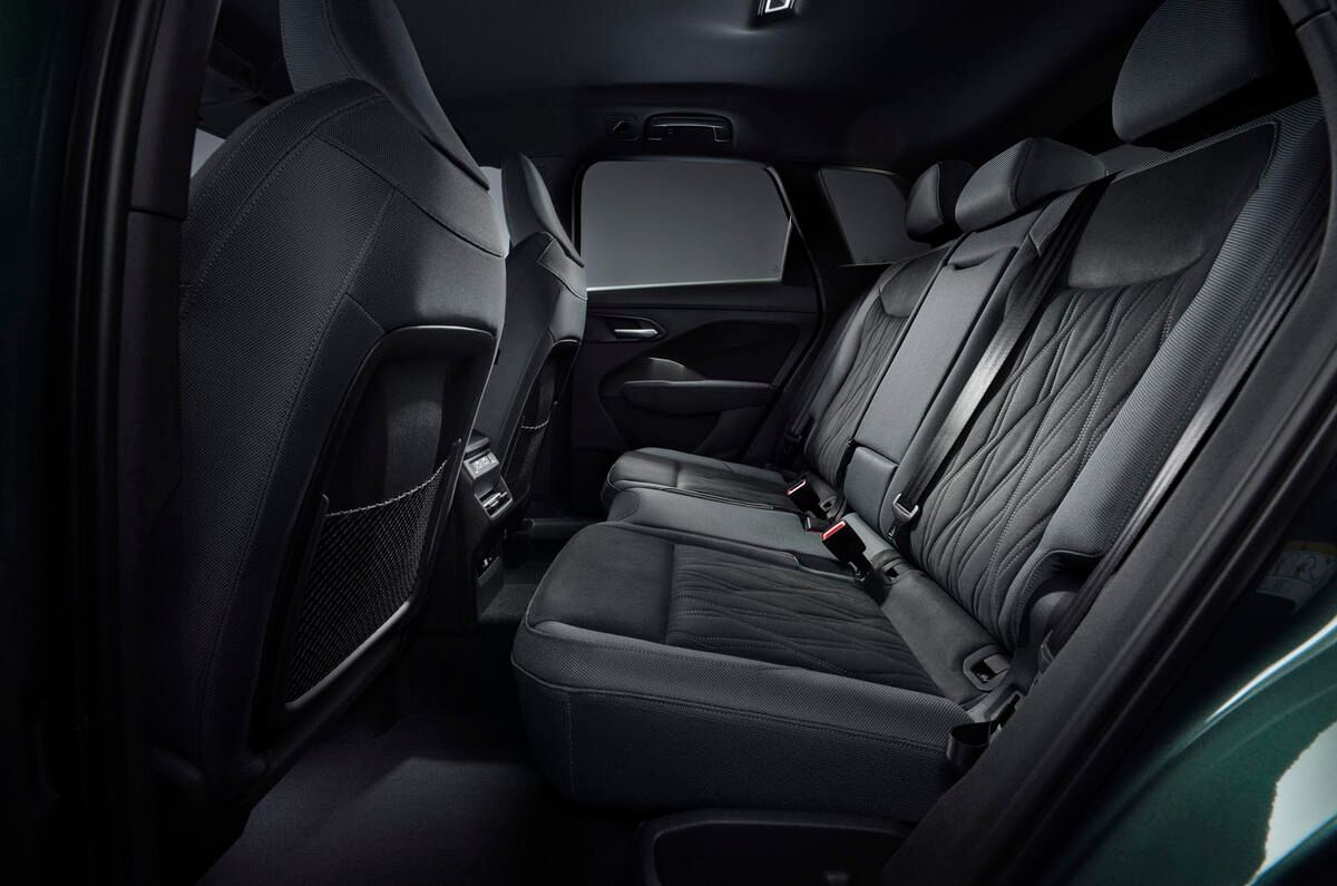 ICYMI: Audi has revealed the new Q3! It gets a fresh design, a price tag of just over £38k and indicator stalks replaced with buttons 👀 buff.ly/vj6fN51