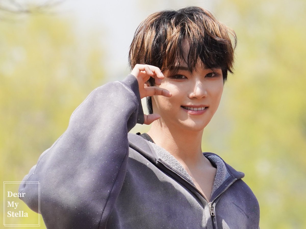 LoveYunOnly18's tweet photo. 250411 뮤뱅 미팬🐾

#앰퍼샌드원 #윤시윤 #AMPERSANDONE #SIYUN https://t.co/BhT5CKuJMs
