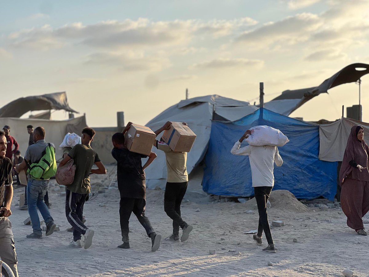 GermanRepRama's tweet image. Devastated by yet again reports about high numbers of civilians killed or injured, while waiting for humanitarian aid delivery. A sad reminder that a thorough and safe aid delivery requires a ceasefire, unhindered access of goods and protection of civilians!
(c) Muhammad Muhanna