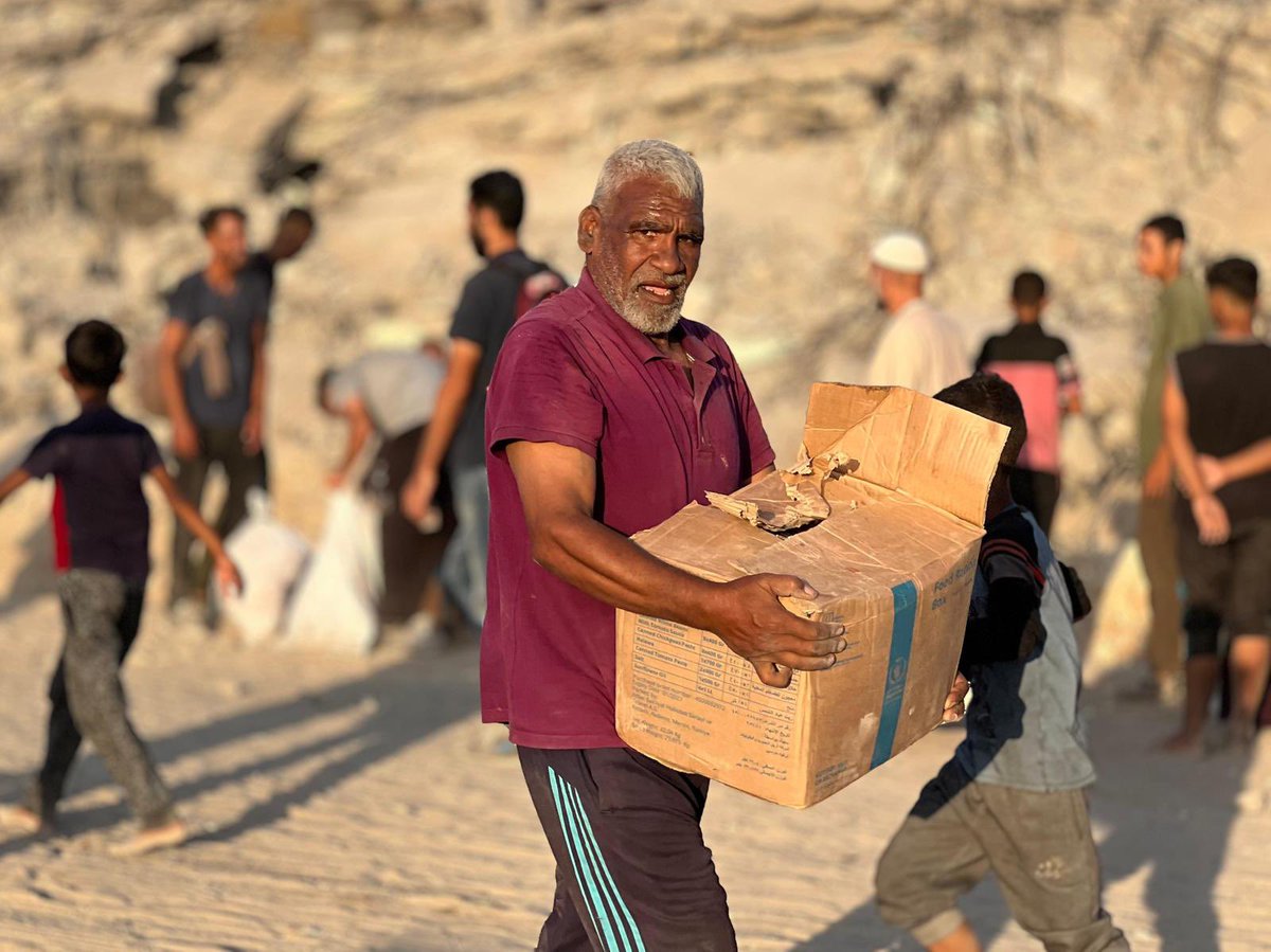 GermanRepRama's tweet image. Devastated by yet again reports about high numbers of civilians killed or injured, while waiting for humanitarian aid delivery. A sad reminder that a thorough and safe aid delivery requires a ceasefire, unhindered access of goods and protection of civilians!
(c) Muhammad Muhanna