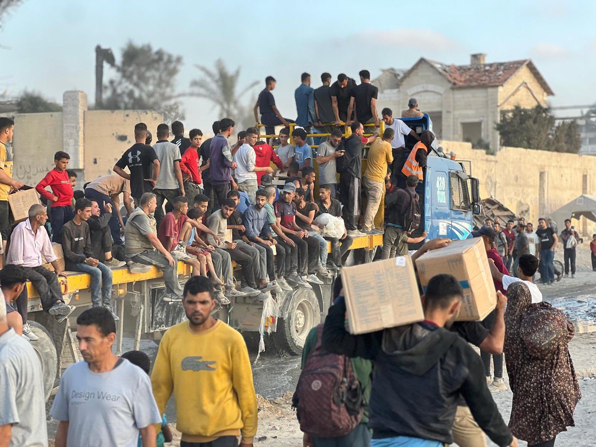 GermanRepRama's tweet image. Devastated by yet again reports about high numbers of civilians killed or injured, while waiting for humanitarian aid delivery. A sad reminder that a thorough and safe aid delivery requires a ceasefire, unhindered access of goods and protection of civilians!
(c) Muhammad Muhanna
