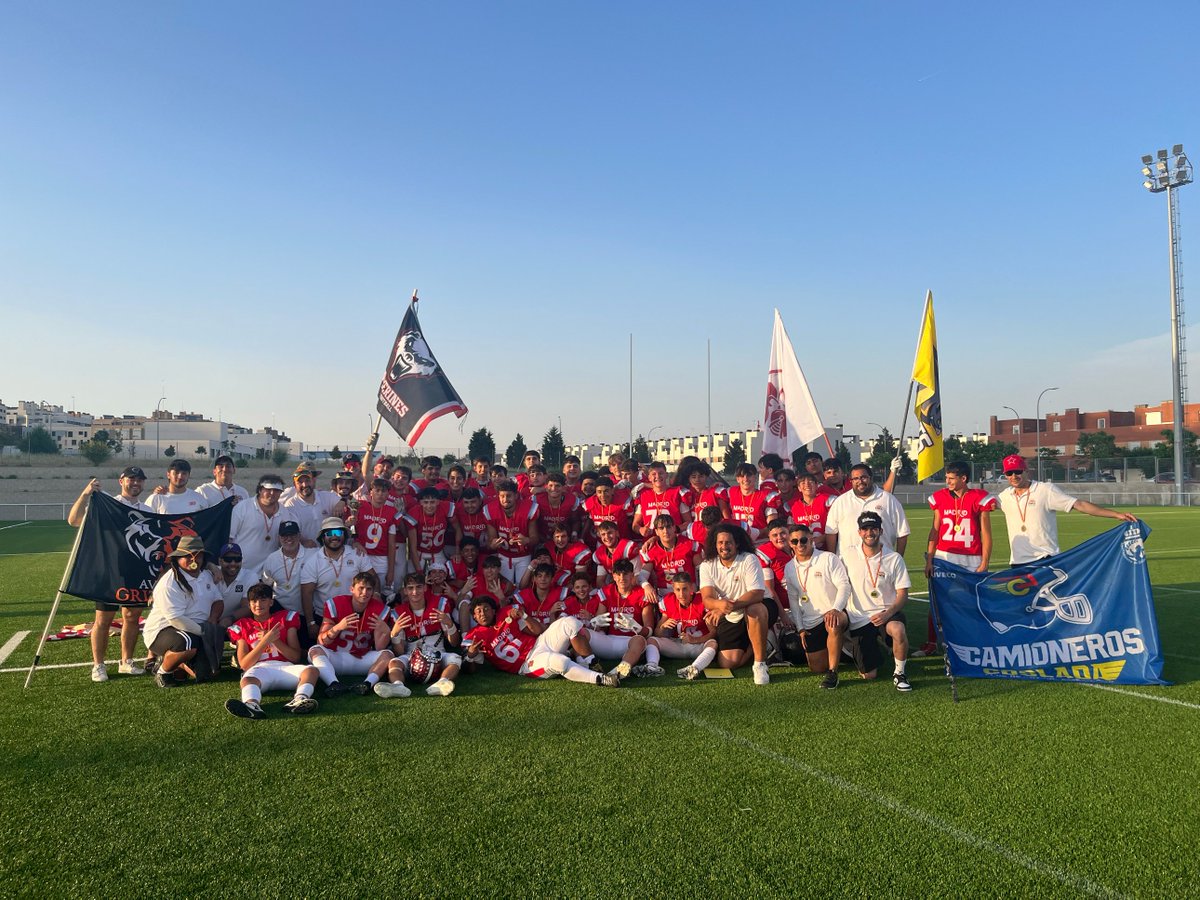 🏆 ¡Madrid es tetracampeón U17!
La Selección Autonómica venció 37-17 a Cataluña en Las Leonas con una actuación dominante en ambos lados del balón.
🔥 MVP: Rodrigo Loscertales
📈 4° título consecutivo
