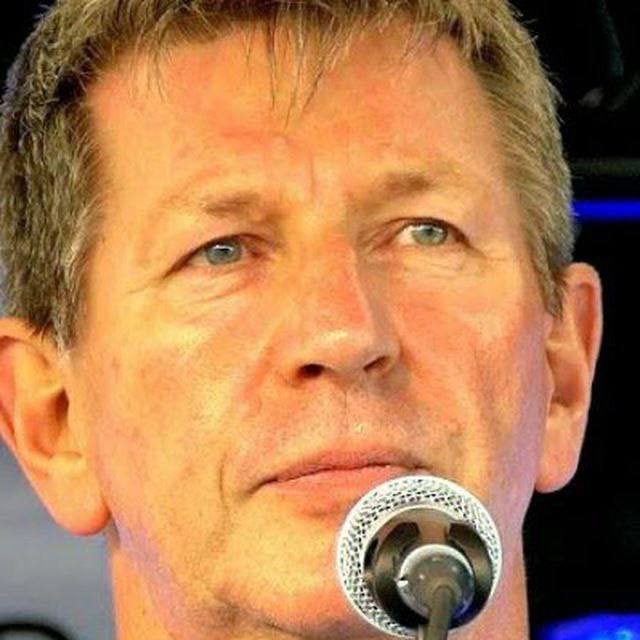 👮‍♂ Michael Fritsch – politischer Gefangener in Deutschland

Seit über 2,5 Jahren in Haft. Ohne Urteil. Ohne Beweise.
Ein 'Polizist' – "Schutzmann mit Herz &amp; Hirn" – seit über 900 Tage in Einzelhaft.
&gt;21.000 Stunden geraubte Freiheit.

Sein "Verbrechen"?
➡️ Das Grundgesetz