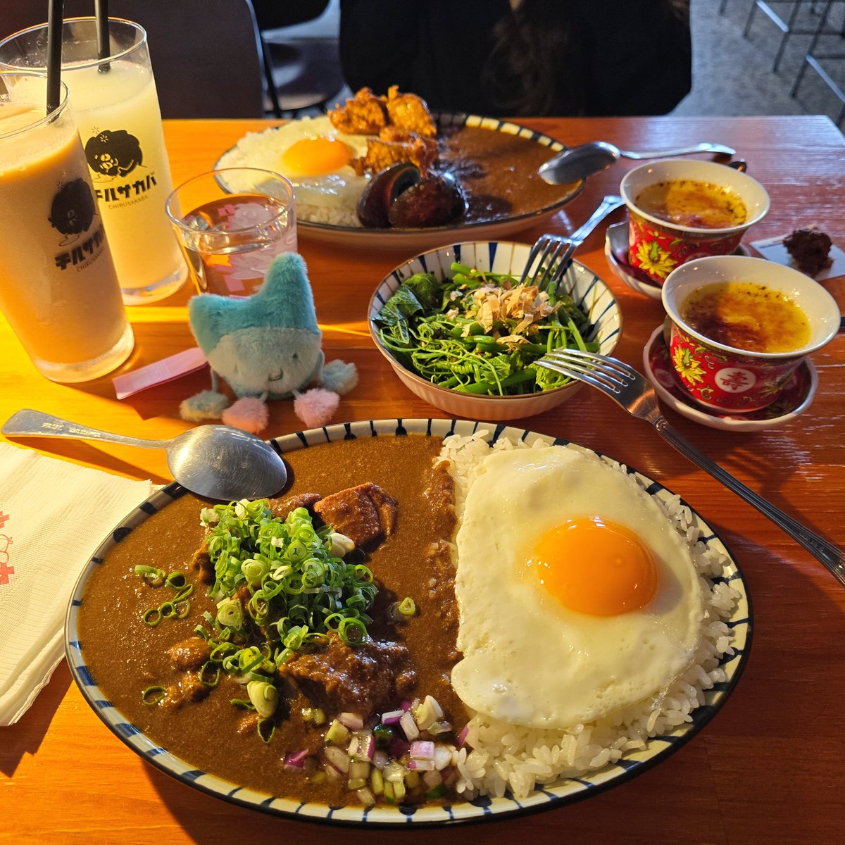 Lin6090496's tweet image. 從台中到台北逛了七家專輯店終於看到老三，比想像中迷你😚超超超可愛..