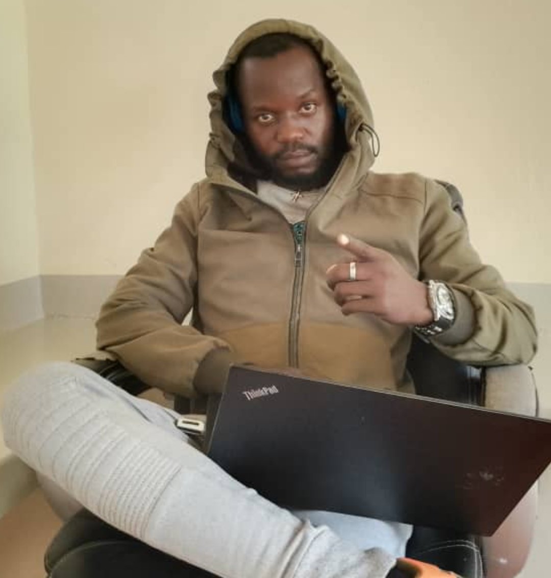 RadioPacisGulu's tweet photo. GEN WA |3-5pm

Don't miss out the afternoon drive with @RubangakeneRic4 giving you full package of great entertainment. 
#GenWa
#LetsGoGreen
#PeaceOfChristFotAll https://t.co/U5f3LcdfxW