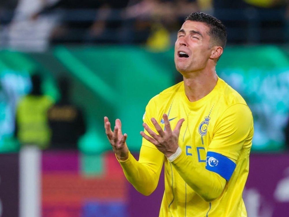 🚨🚨🚨🚨🚨ستيف كازادا:

مع احترامي للاعب لرونالدو  كما ندرك جميعنا 

من غير المنطقي تماماً أن تشرك لاعب من أكبر خصومك في التشكيلة لذلك غير منطقي ان تقبل ان يشارك معك❌

وسيزداد الأمر سوء عندما تكون مدة التواجد ثلاثة أو أربعة أسابيع فقط هذا غير منطقي أبداً 

🤣🤣🤣🤣🤣🤣
#FIFACWC