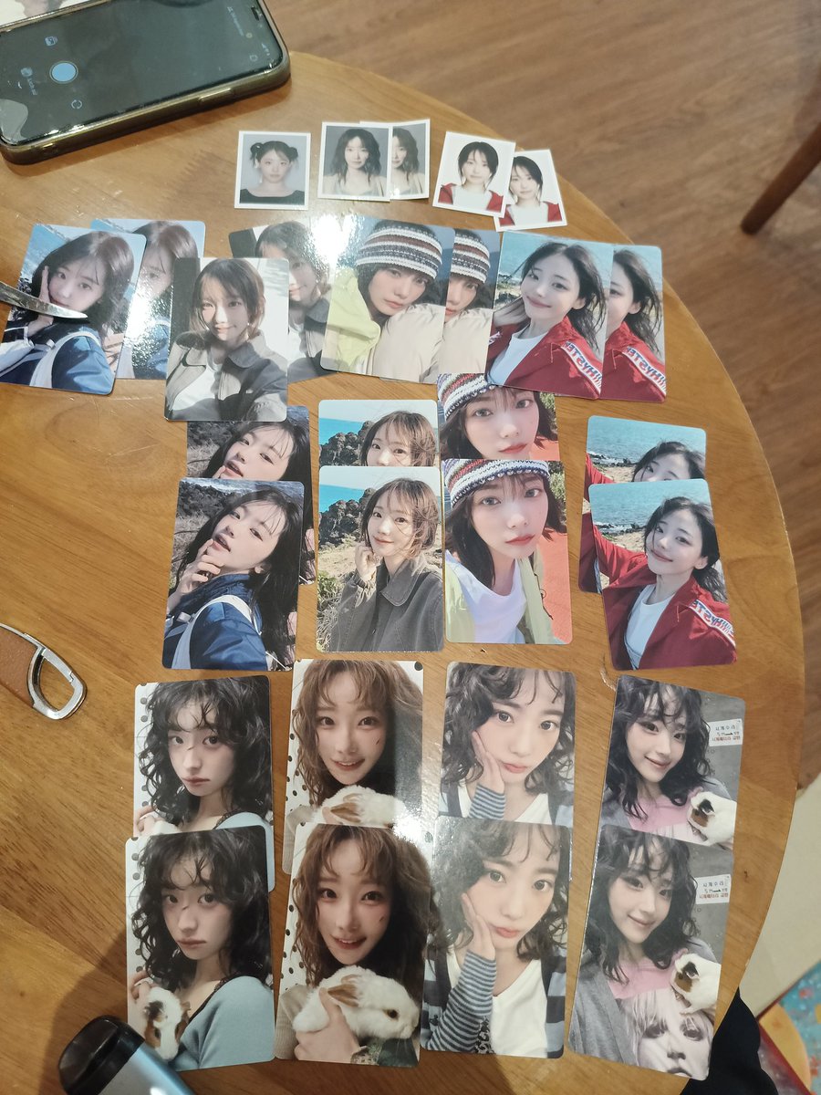 Someone give me the photocard of QWER's new album verB😭😭😭😭

#QWER