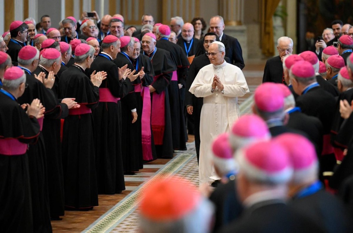 El Papa León XIV en audiencia con los obispos de la Conferencia Episcopal italiana: Iglesia sea capaz de reconciliación en periferias urbanas y existenciales vaticannews.va/es/papa/news/2…